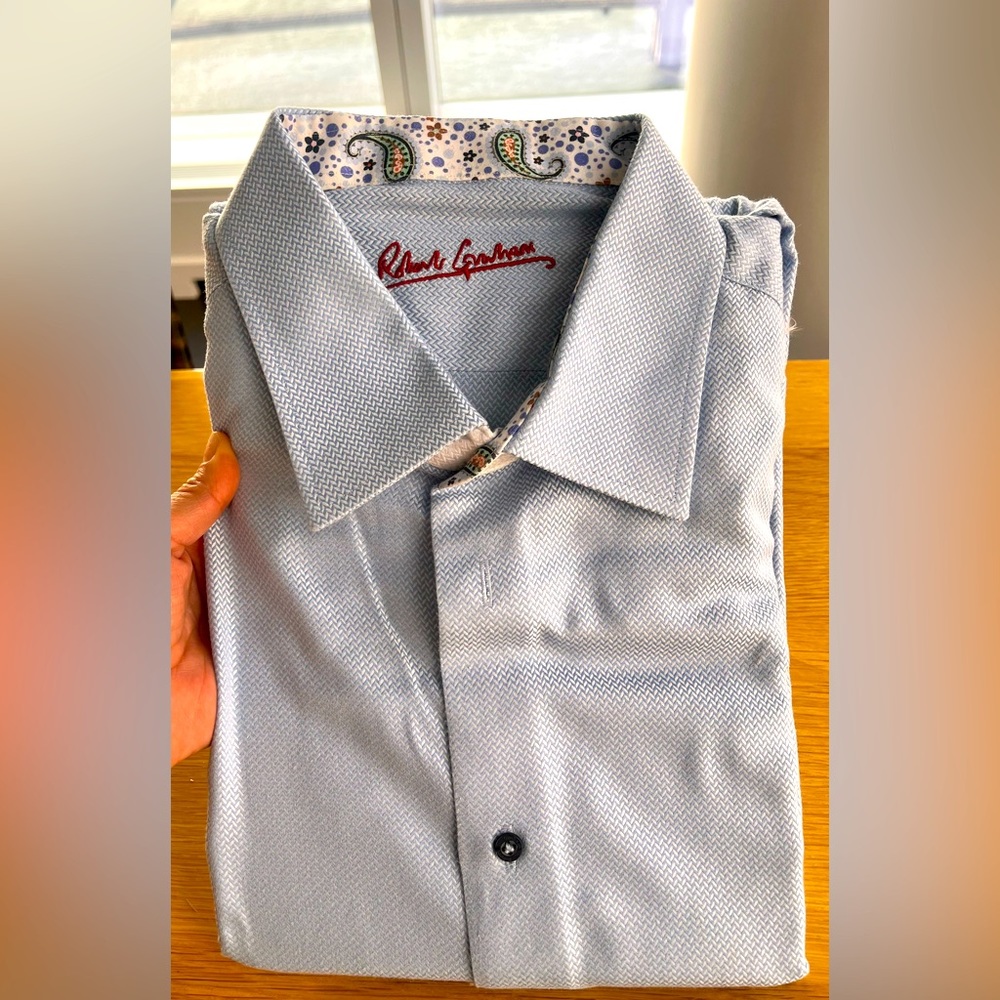Robert Graham Men’s button up shirt